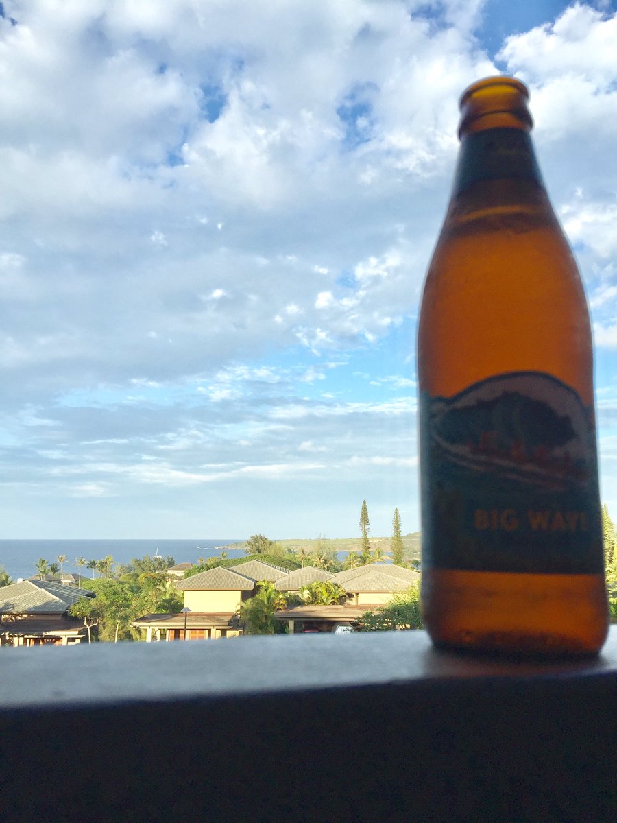 IMShaneJones's tweet photo. Following the #Oilers on Twitter from #Hawaii... don't let me down tweeps! #YouTooOilers @KonaBrewingCo #BigWaveAle https://t.co/Lgv62mqq6T