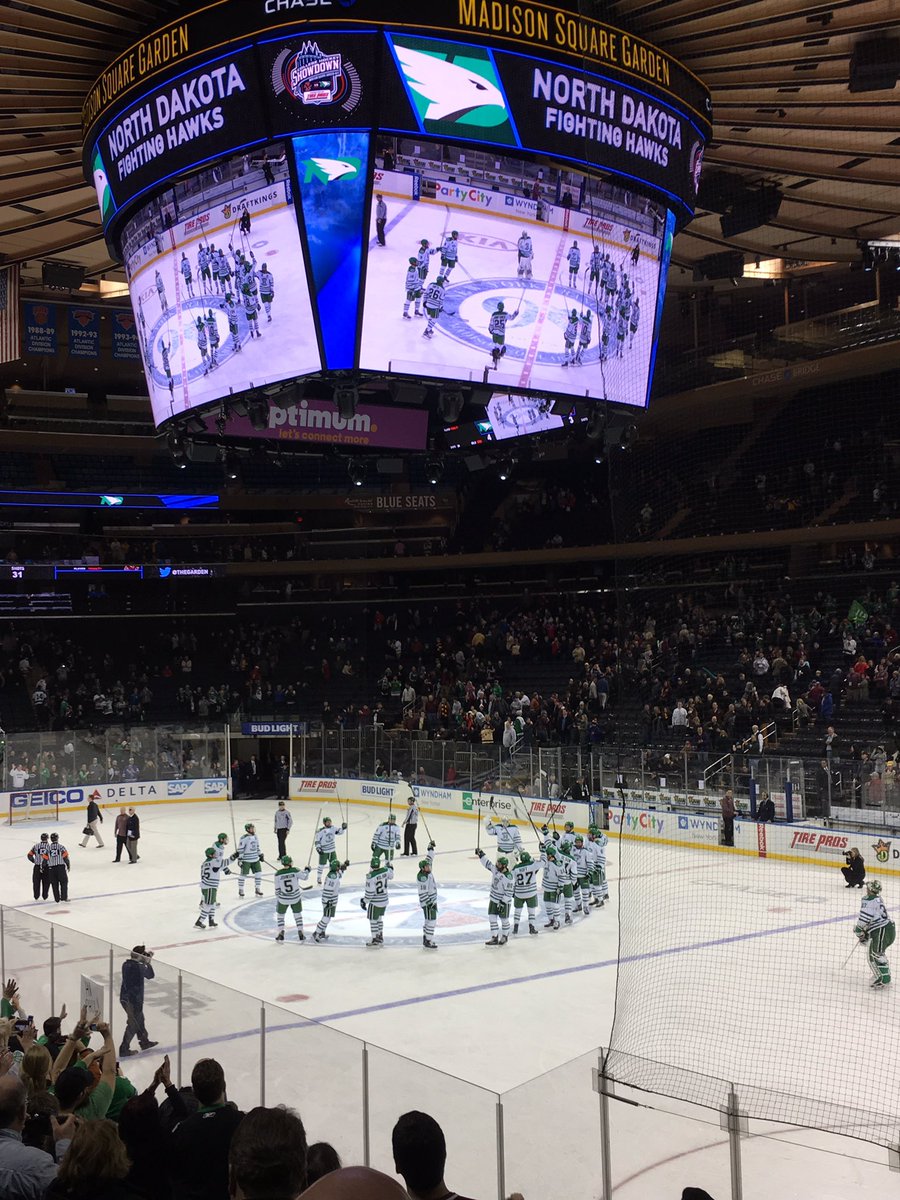 UofHockeyBlog's tweet photo. MSG stick salute #ByeBC https://t.co/XITCEiEbc0
