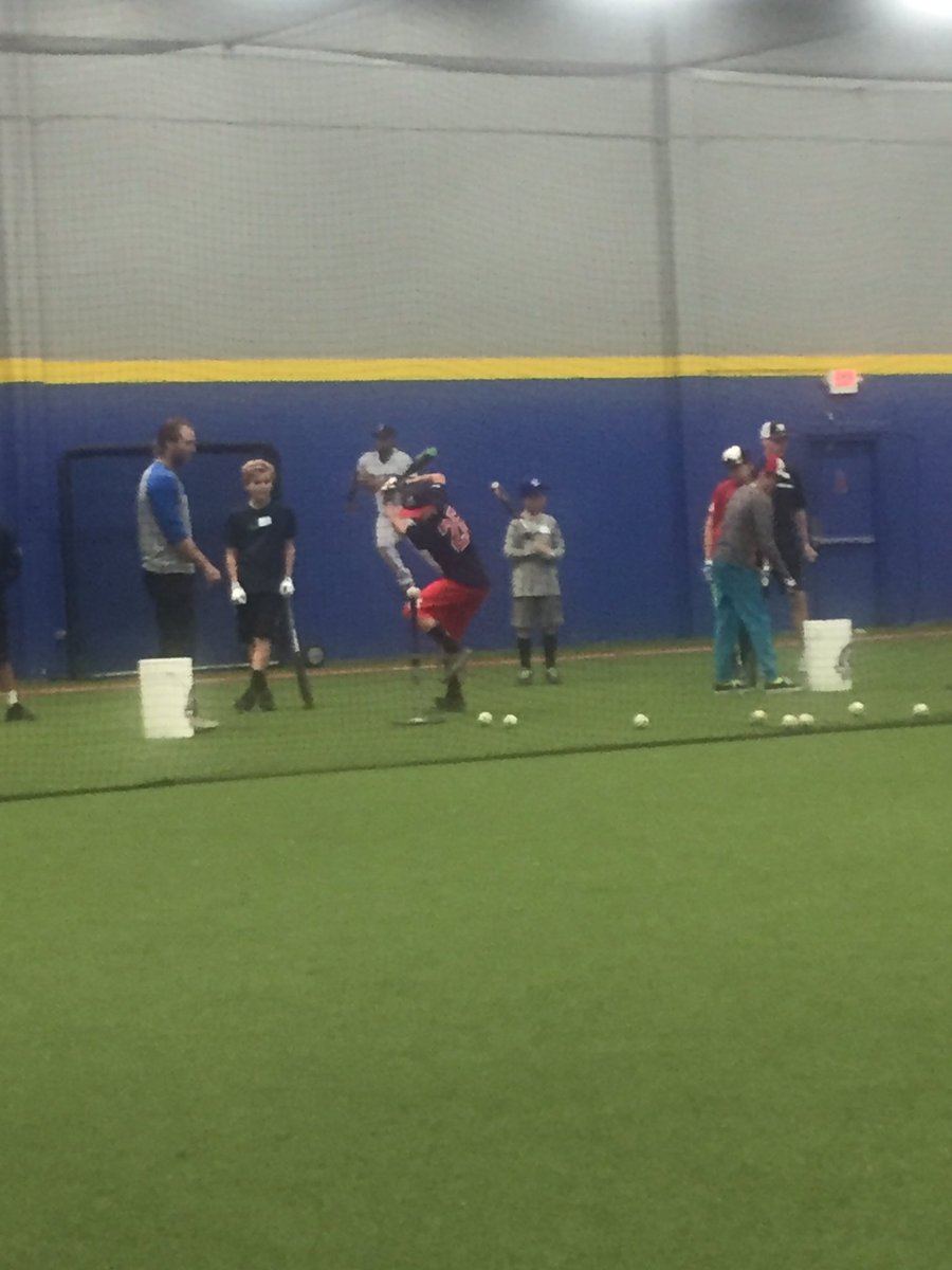 KadenCuaresma's tweet photo. A big thanks & great time learning from @CoachLisle, one of the best out there. #everdayeveryplay #teamvictory #25represent #thf https://t.co/PBpqytQ5Oe
