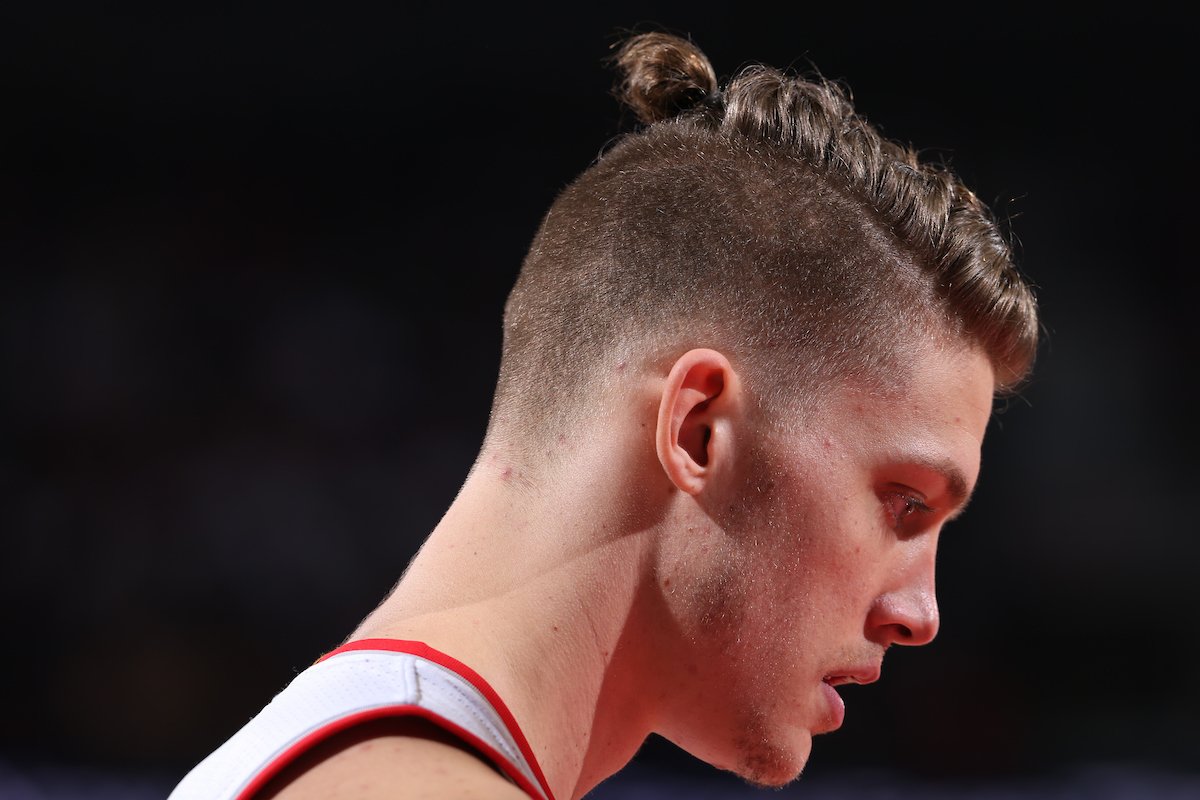 Meyers with the good hair has checked into the ballgame. https://t.co/JmQJC1jkg7