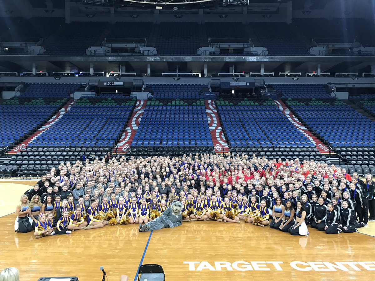 WOWFactorSports's tweet photo. @WolvesCrunch Thanks for organizing this photo today!! You're the BEST #weappreciateyou https://t.co/lJf1N2u9ge