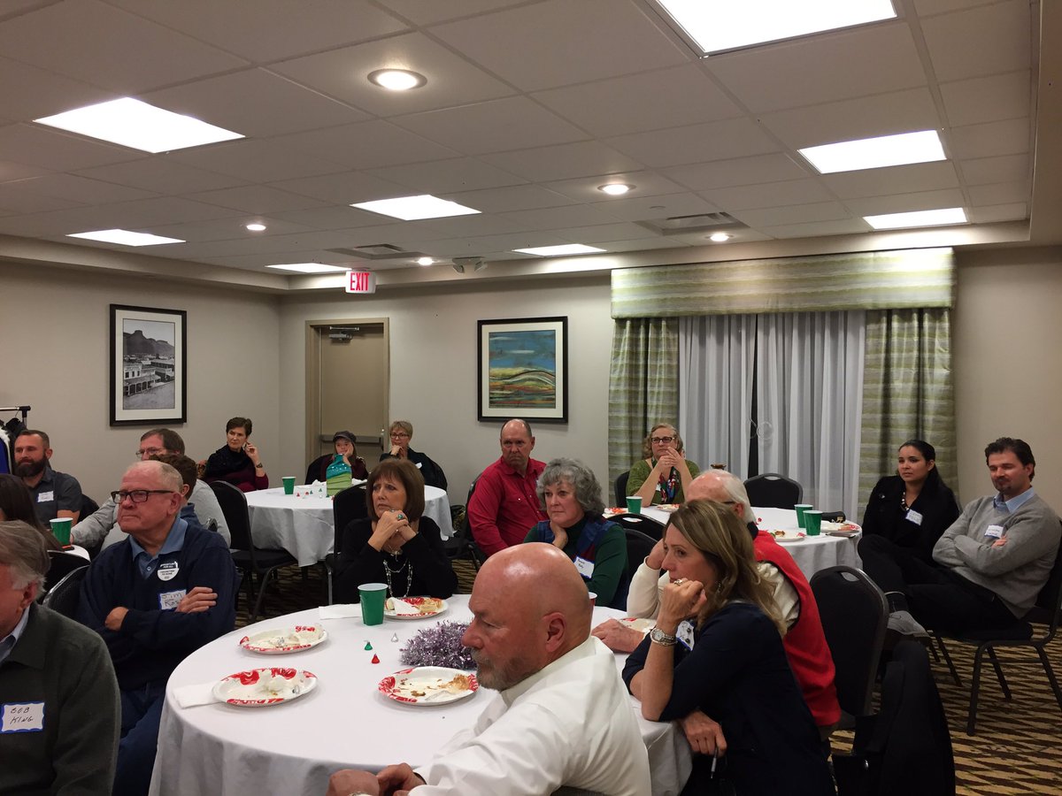 ladybeau49's tweet photo. Many new #CoSentinels tonight. #CoSentinelSummit2016 @J_Wade_Miller @skreuz @JessAnderson2 Great idea of @bekabrown93 hu? https://t.co/MuKs4PXxyS