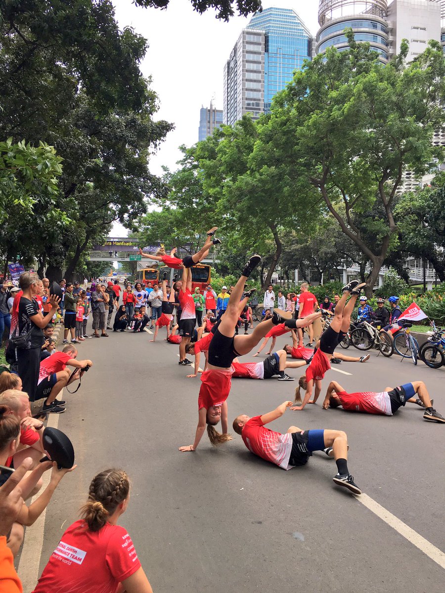 DubesDenmark's tweet photo. A special #CarFreeSunday in Jakarta w/ The National Danish Performance Team! Sudirman full of gymnasts rather than cars. #MerahPutih! 🇮🇩🇩🇰 https://t.co/JbL6JKYJyf