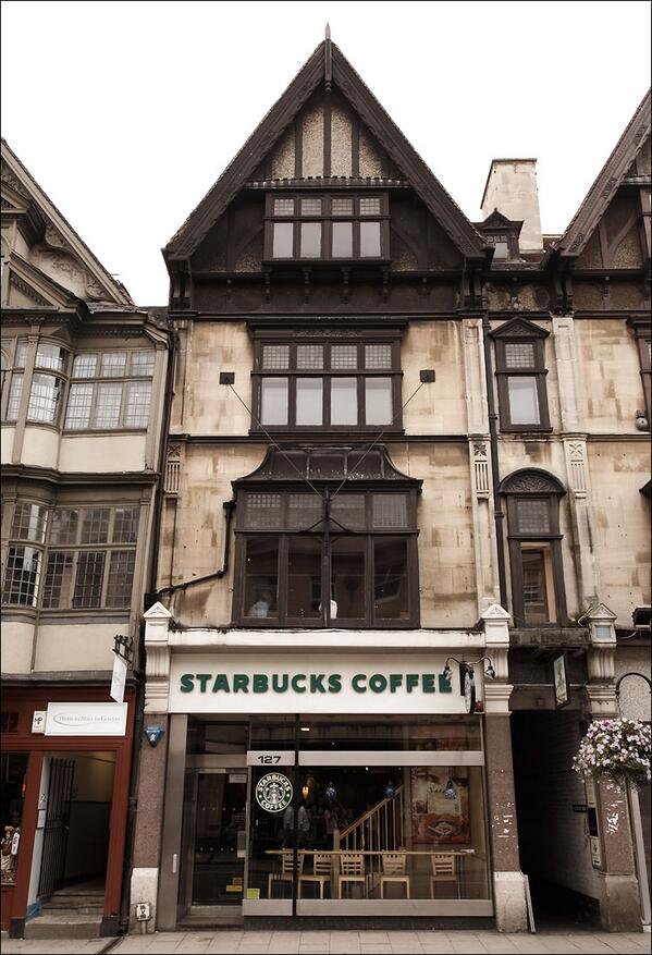 daisuki_starbuc's tweet photo. イギリスのスターバックス♬
オックスフォードにもスタバが！由緒正しき建物のようです。

☞行きたいと思った人はリツイート(^^♪ https://t.co/k6GOGfIRFr