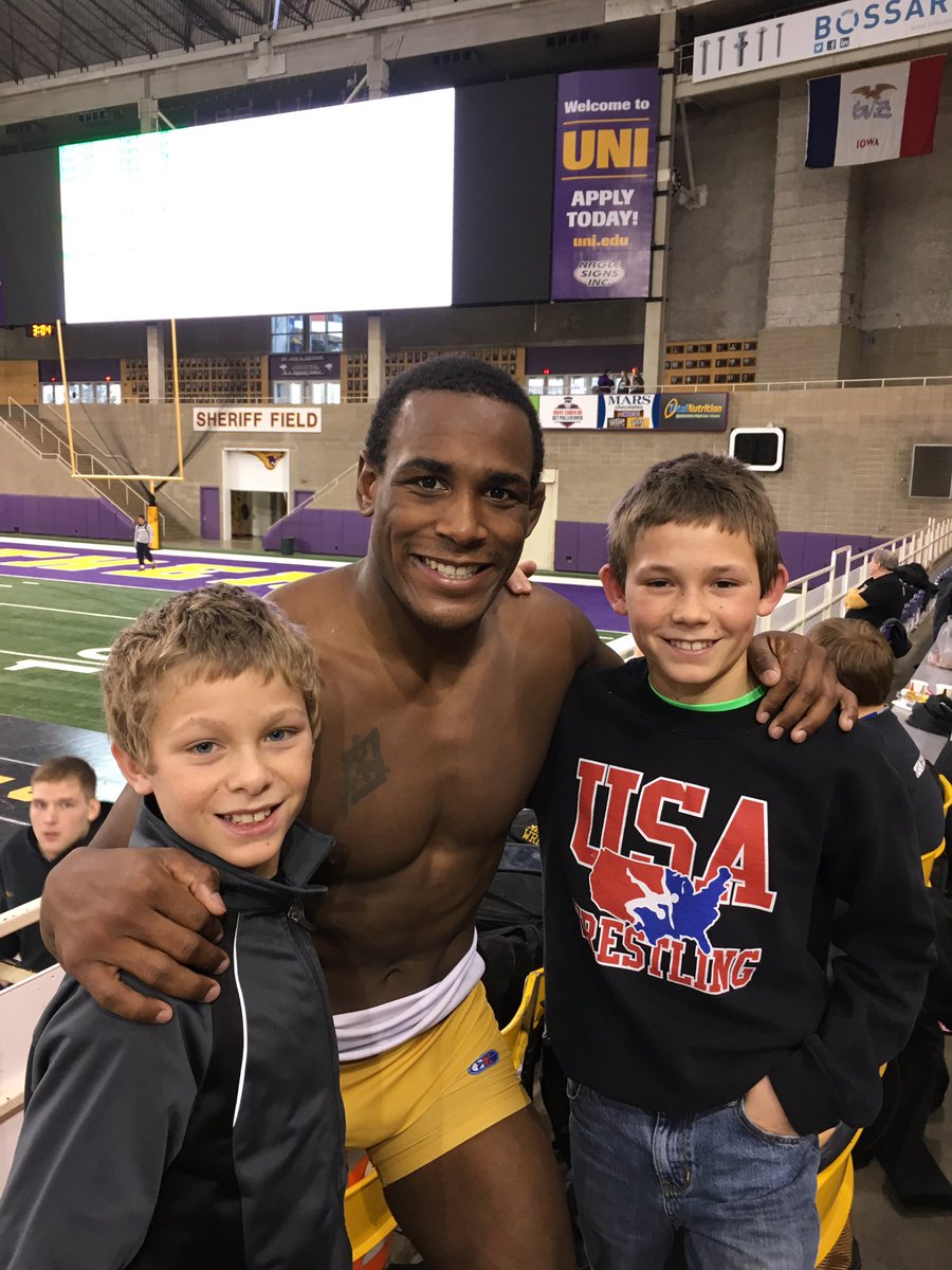 My little brothers first college tournament and they got to meet there 3 favorite wrestlers! @Jaydin_wrestler @SuperstarW14T <a href="/Imar165/">Isaiah Martinez</a>