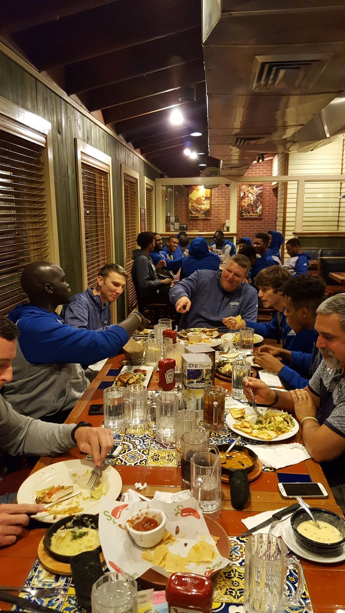 mycoskie's tweet photo. Added bonus to this trip: representing @SouthlandSports at celebratory dinner for @UNOPrivateers in Spokane. #GeauxUNO #SouthlandStrong https://t.co/cmTjDQFzIJ