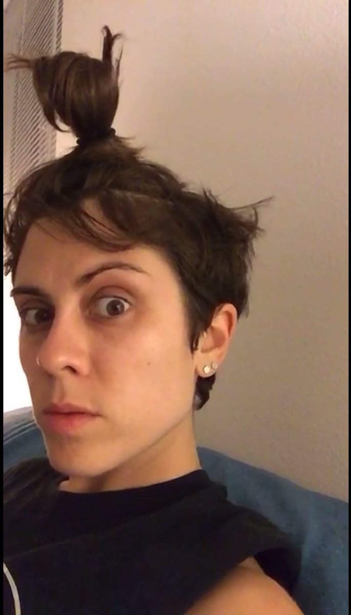 TeganEffect's tweet photo. @teganandsara Tegan, was this the birth of your now legendary #doublepony 🐴🐴 I wonder? #DyingToKnow 🤓❤️ https://t.co/LIYYzxvIfz