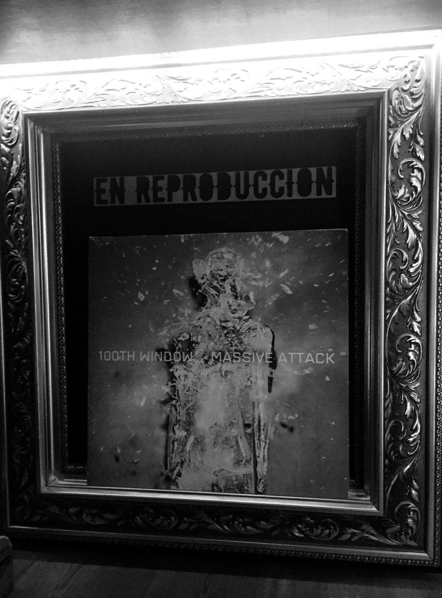 RadarRecordsGDL's tweet photo. Now playing @MassiveAttackUK en un set muy trip hop muy adecuado a esta noche fresca #triphop #massiveattack #coldnightsaremadeforthis https://t.co/wvFfHJA7Kw
