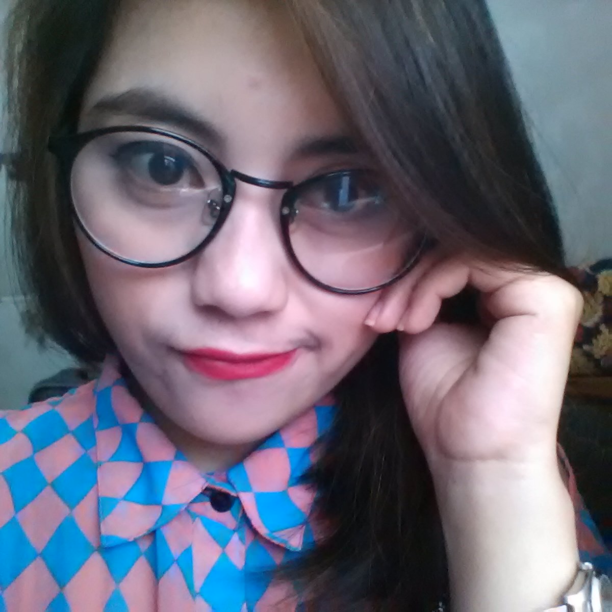EchieTaraz's tweet photo. 😛😬🙌✌👓 https://t.co/ZFcdUYlDaz