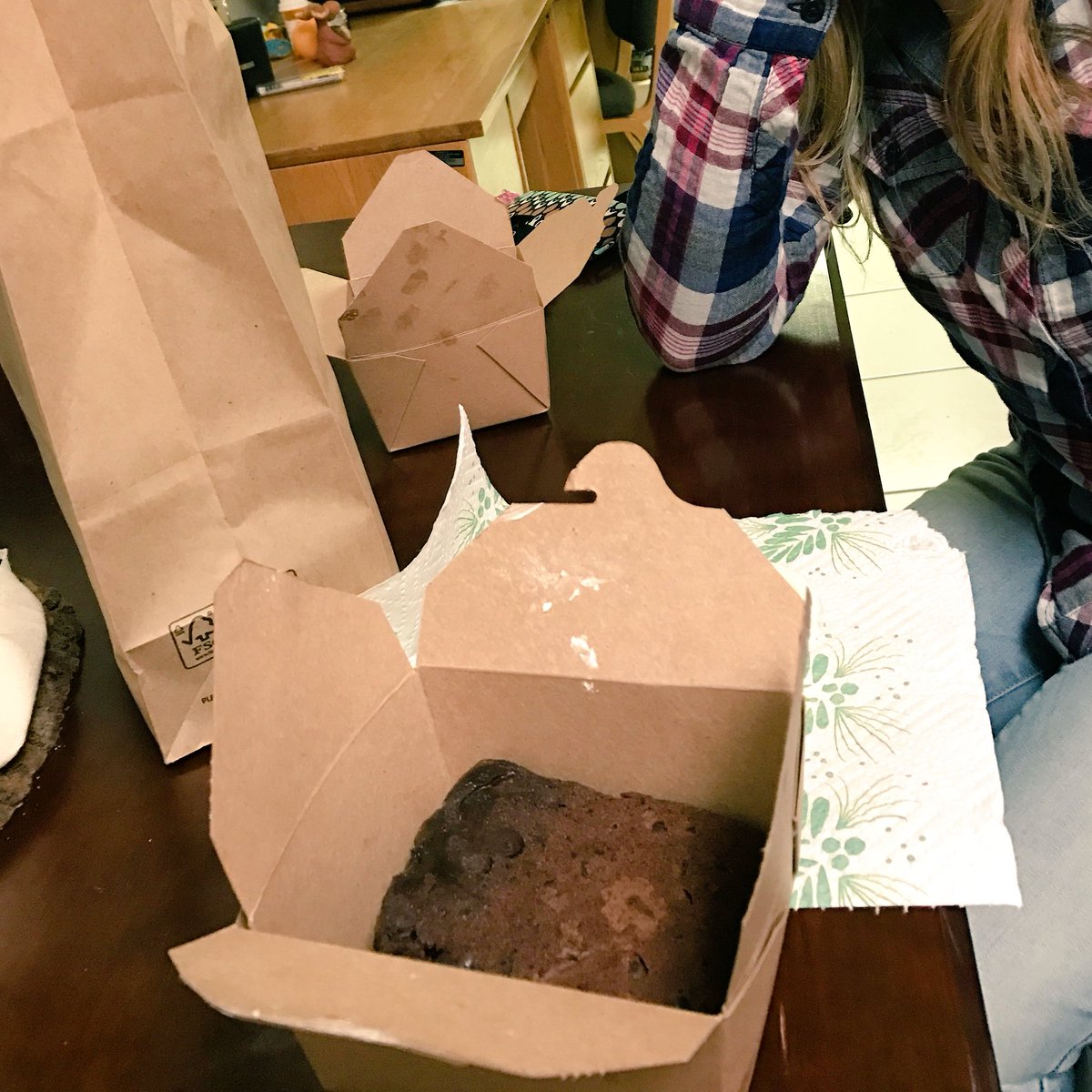 howleychallenge's tweet photo. Day 2 (Nov 27):
Buffalo Chicken Wings &amp; yet another order of the Omelette. A brownie for dessert and even onion rings for @SarahCateSmiles https://t.co/46qjspj5rb