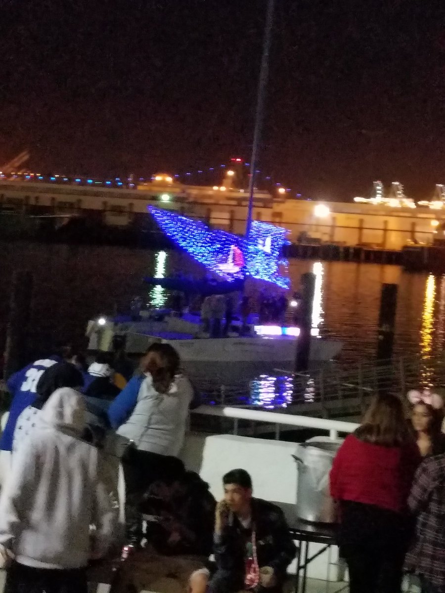UniteWilmington's tweet photo. Positive Vibes in Wilmington at The Harbor Afloat Parade #banninghigh #uwyf #wilmington #voting #scholarship #youth #christmas https://t.co/SWEZ3eWVBs