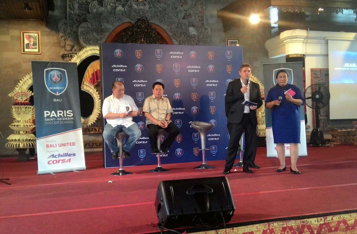 Jean-Francois Pien, Youth Development Academy Director of PSG (kedua kanan) memuji antusiasme Bali pada sepakbola <a href="/Achilles_Radial/">Achilles Radial</a> <a href="/BaliUtd/">Bali United FC</a>