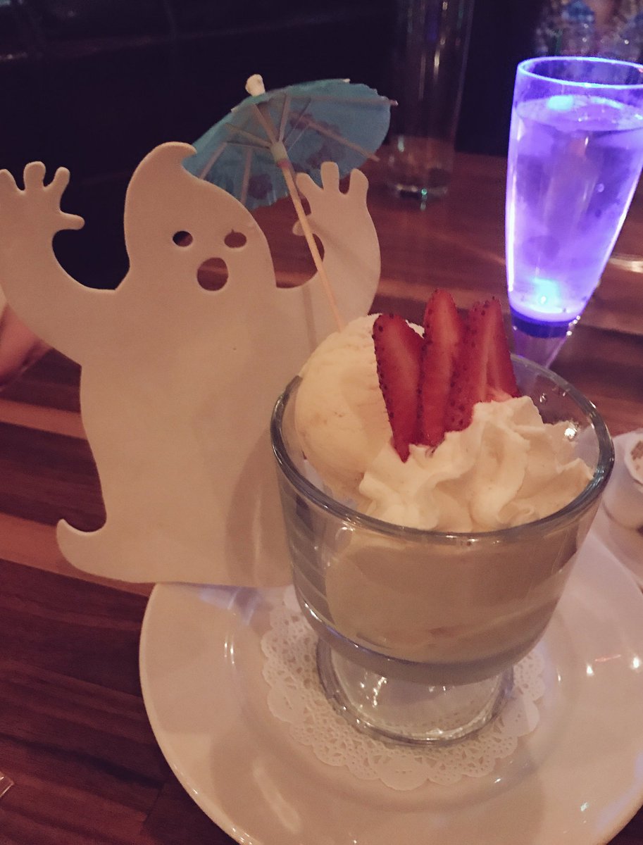 NandoMilanoTort's tweet photo. Ta-da! Here I am dressed up w/cherry gelato &amp; mille feuille for the 1 year celebration @NandoMilanoTrat #Champaign! #foodie #cakejoy https://t.co/S8wvZSmTu5