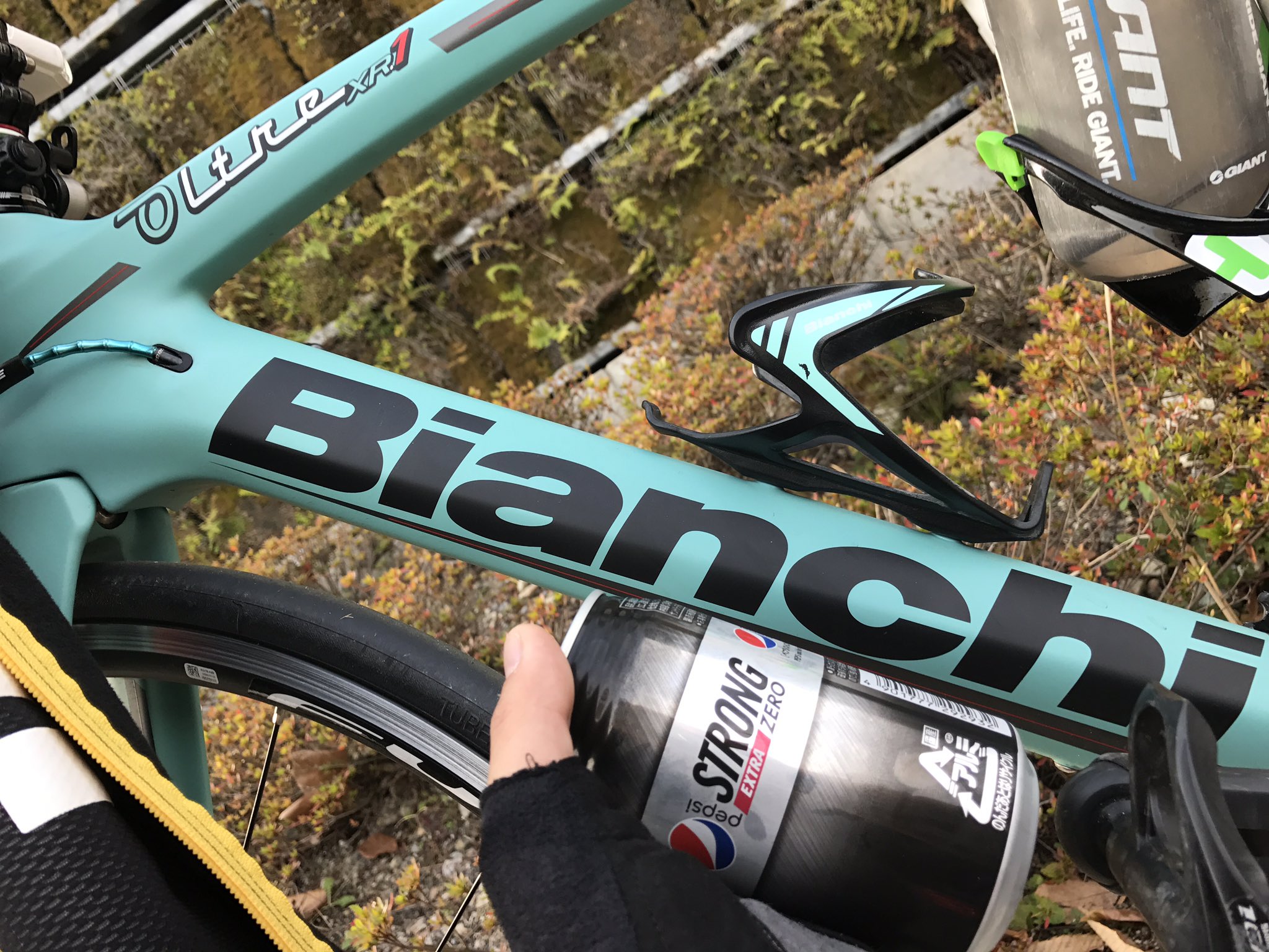 ウミみん ベプシ買ったwwwww Bianchi Oltrexr1 ロードバイク 弱ペダ 荒北靖友 Bepsi ベプシ T Co Ulosinthqv Twitter