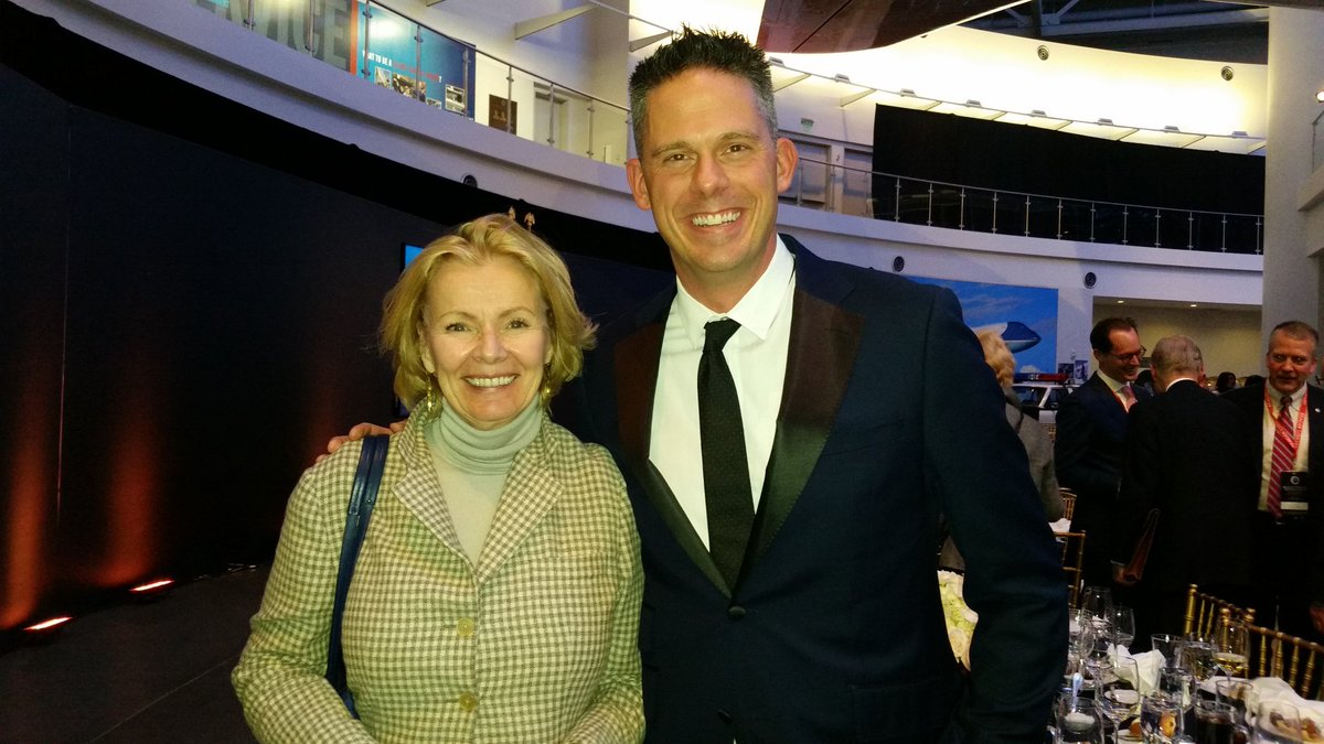Got to meet one of my heroes tonight - <a href="/Peggynoonannyc/">Peggy Noonan</a> -Her writing and commentary inspire me. A true artist of the written and spoken word!