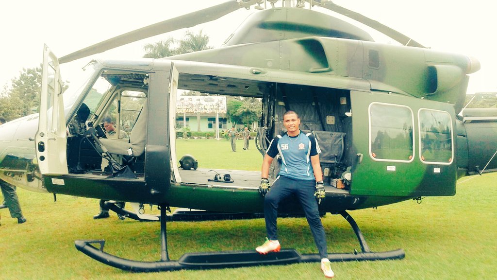 sGultom27's tweet photo. Naik heli dulu tooh...☺ https://t.co/458pkdtb1V