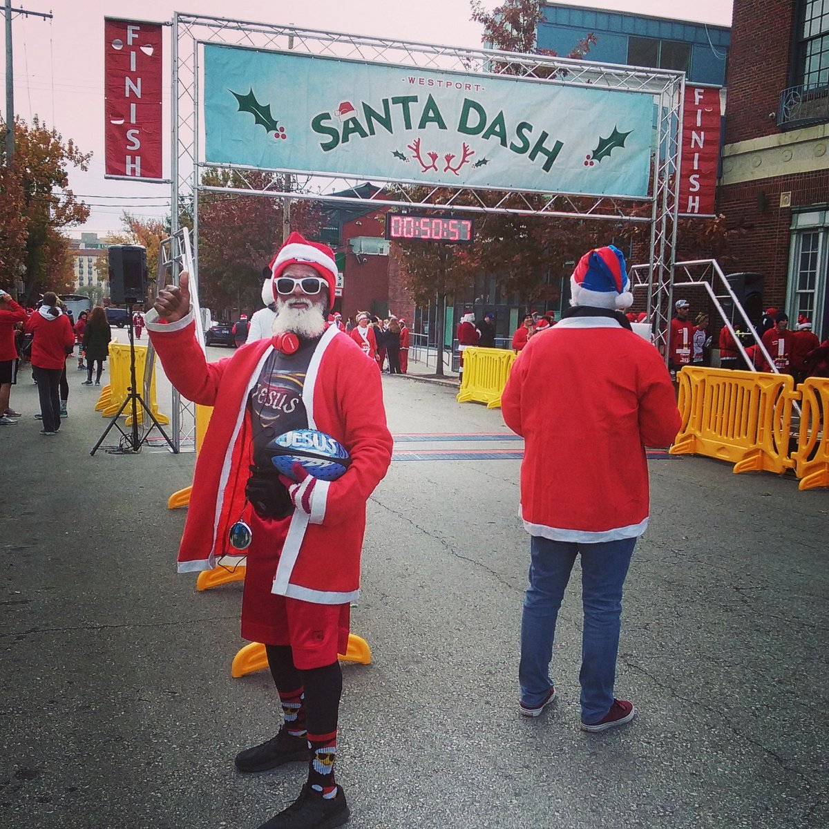 superrunnermike's tweet photo. #kcSanta https://t.co/kc97gBSFQE