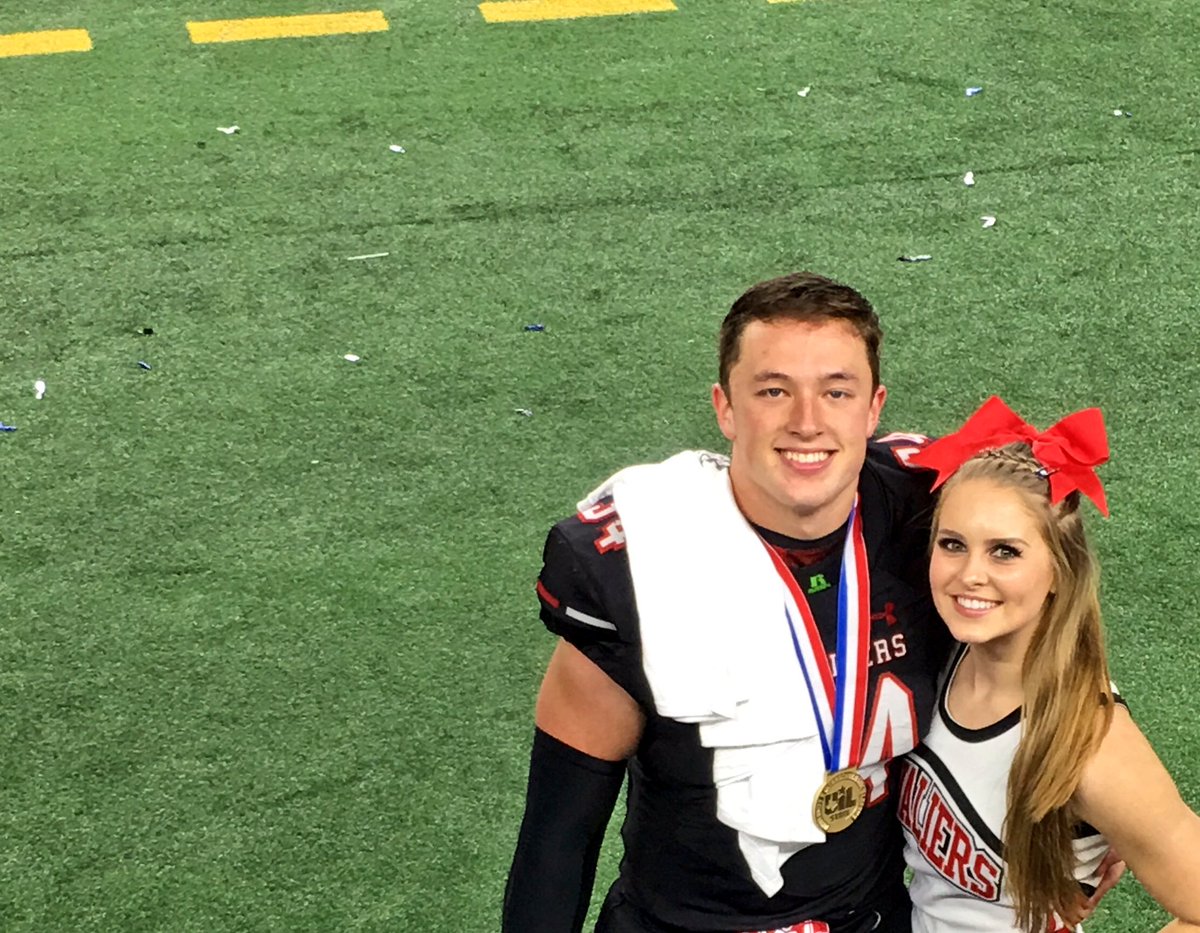 ToriDenney's tweet photo. STATE CHAMPS🏈 ⭐️⭐️⭐️⭐️⭐️🌟 #LTakeover https://t.co/AyazaHl3Kl