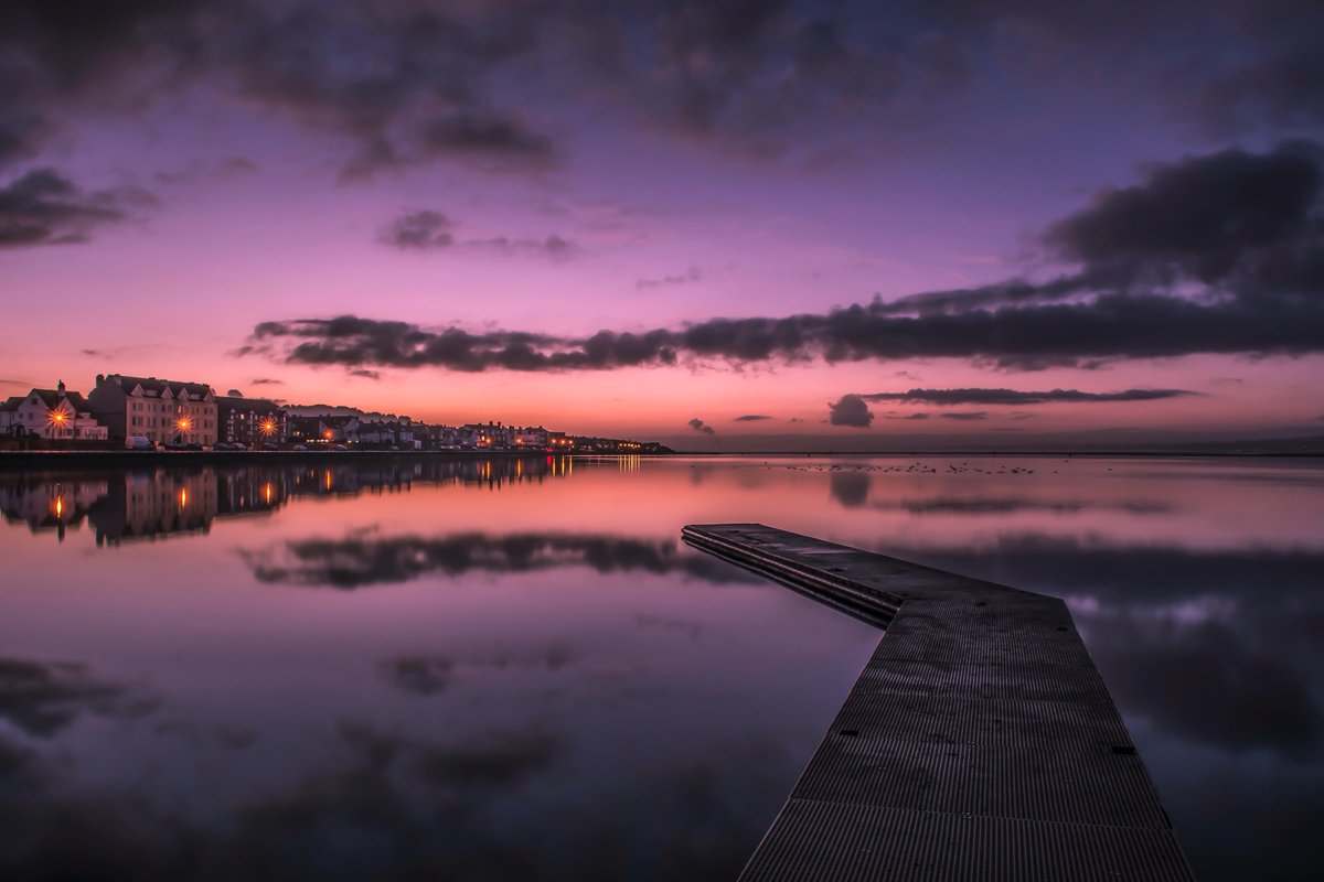 WirralCheshire's tweet photo. @westkirby Marine lake sunrise Saturday morning https://t.co/awNPzmL6oY