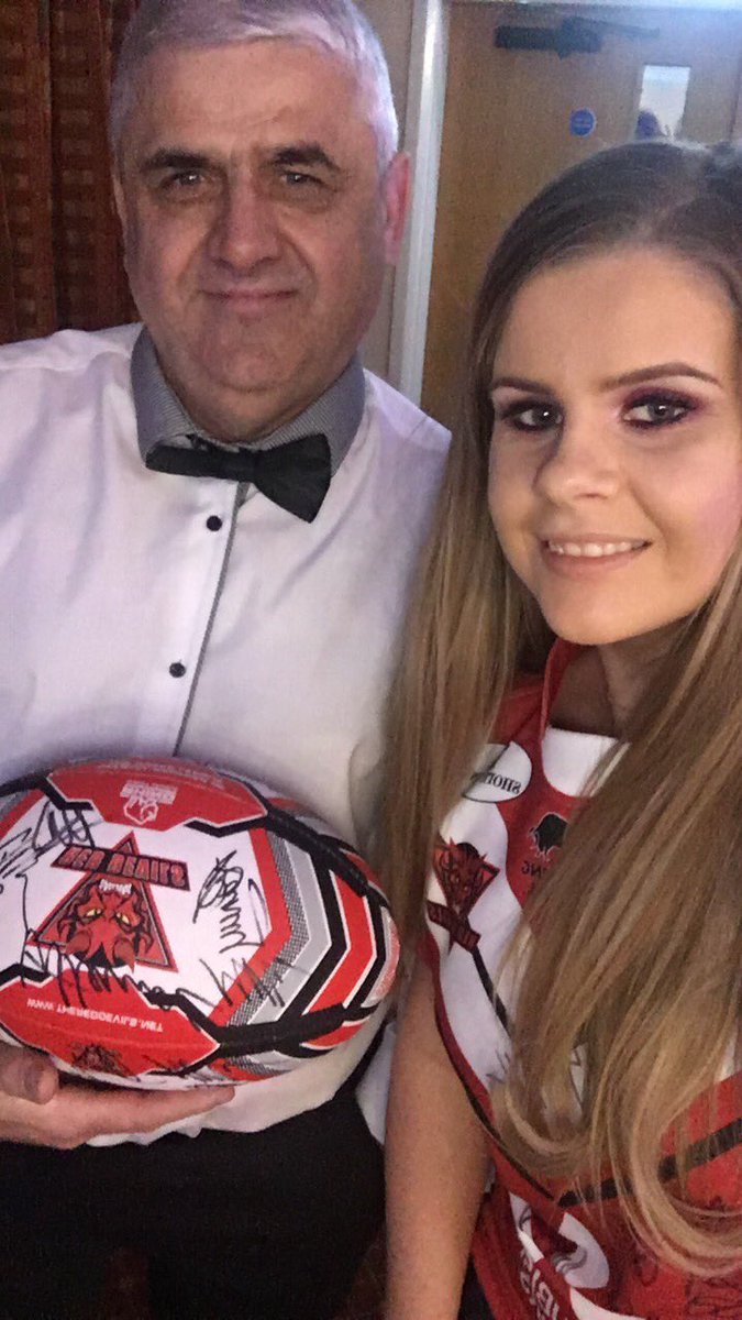 jaimehanbridgex's tweet photo. When your drunk dad buys you last seasons signed shirt at the auction, yes @colinh1964 ! 👏🏼🏉 @SalfordDevils https://t.co/FOkwvZbQRt
