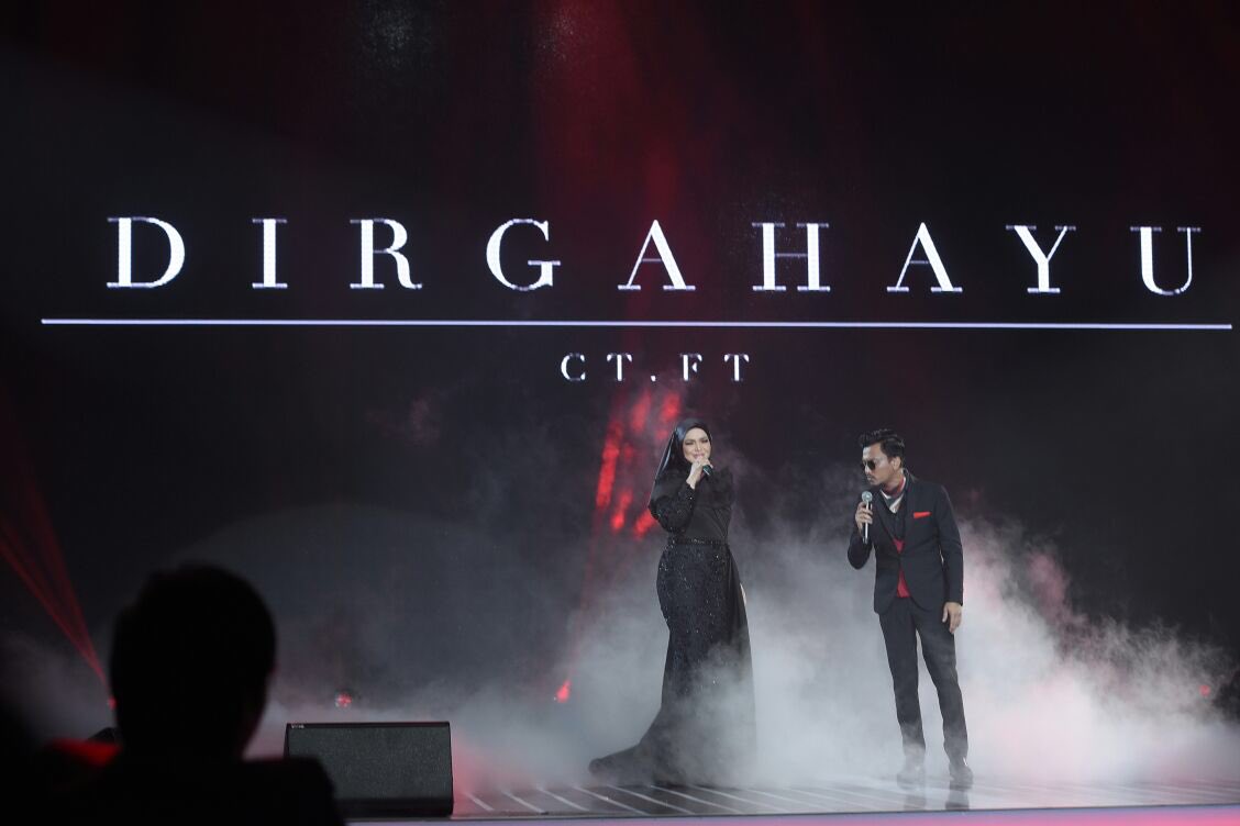AIM22official's tweet photo. Gambar persembahan Dirgahayu Dato @CTNurhaliza11 &amp; @faizal_tahir di #AIM22 sebentar tadi. https://t.co/j0V8FmcLdY