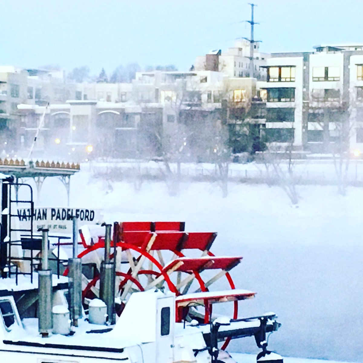 Sir_Raj9's tweet photo. #Mississippiriver #saintpaul #twentybelow https://t.co/6BGP9NcI62