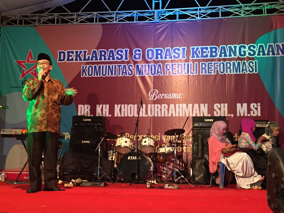 Kiai Holil memberikan orasi kebangsaan pada acara deklarasi Komunitas Muda Peduli Reformasi