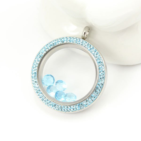 Allie_Jane_M's tweet photo. Floating Locket Necklace, Floating Locket Charms, Gift For Bride… https://t.co/UR090C43Sd #ukhastags #FloatingCharms https://t.co/yvZKrOVsWa