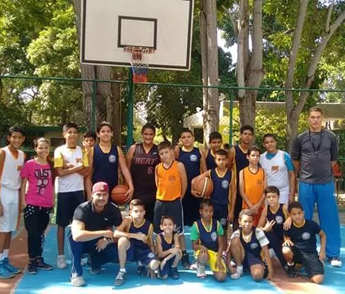 deliocenteno's tweet photo. Somos la @escueladbasketc #EBHC https://t.co/uyEp85qcMb