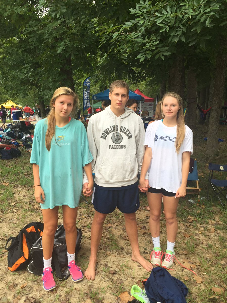 carolinekeim's tweet photo. The 3rd pic is after she got attacked with runner's pee💗hbd shan man ur 1 of the most unentertaining girls i know!😄😉 https://t.co/U9xYhJWs6q