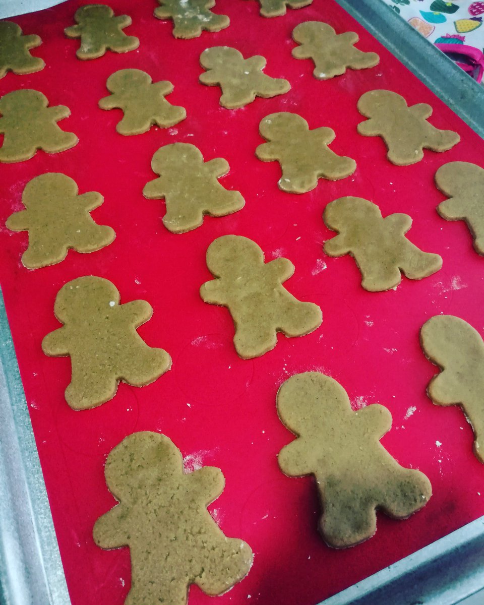 MelsBakeryMX's tweet photo. ¡Nuestro taller está cada día más navideño, hoy nacieron estos pequeños y dulces amigos!
Pedidos en #Puebla $10 la pieza (mín. 25)
#navidad https://t.co/sgJaOikH26
