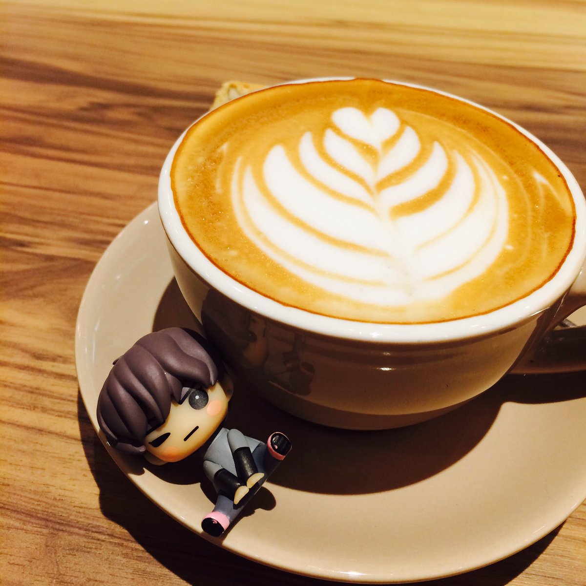 l0vehyuk's tweet photo. Baby Mark always get to eat good food with me hahaㅋㅋㅋㅋ #gotoonfigure #markfigure #babymark #got7doll https://t.co/QYpFTyiFjO
