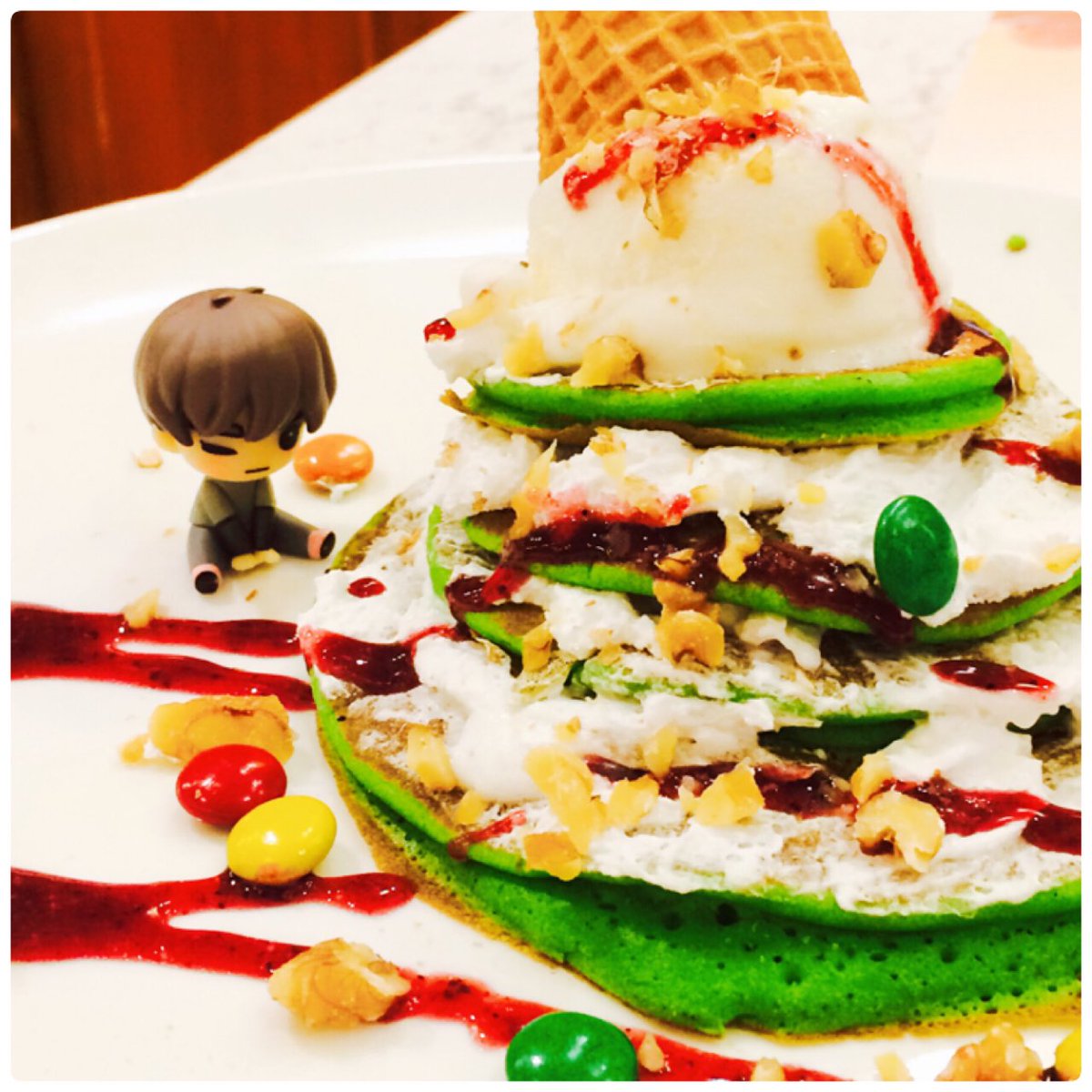 l0vehyuk's tweet photo. Baby Mark always get to eat good food with me hahaㅋㅋㅋㅋ #gotoonfigure #markfigure #babymark #got7doll https://t.co/QYpFTyiFjO