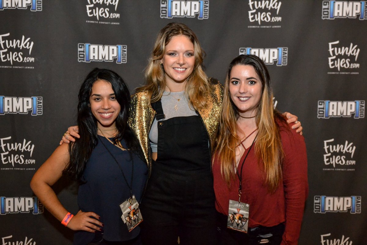 ToveLoBR's tweet photo. GALERIA/FOTOS: Tove Lo nos bastidores do #EBH2 da @1019AMPRadio, em Orlando (17/12) - https://t.co/gLDeQqyOyt https://t.co/F8IuGqLEs6