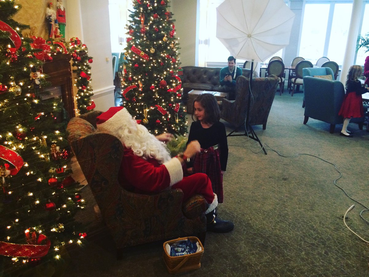 StarmountForest's tweet photo. Santa is here! https://t.co/A87w2tizPH