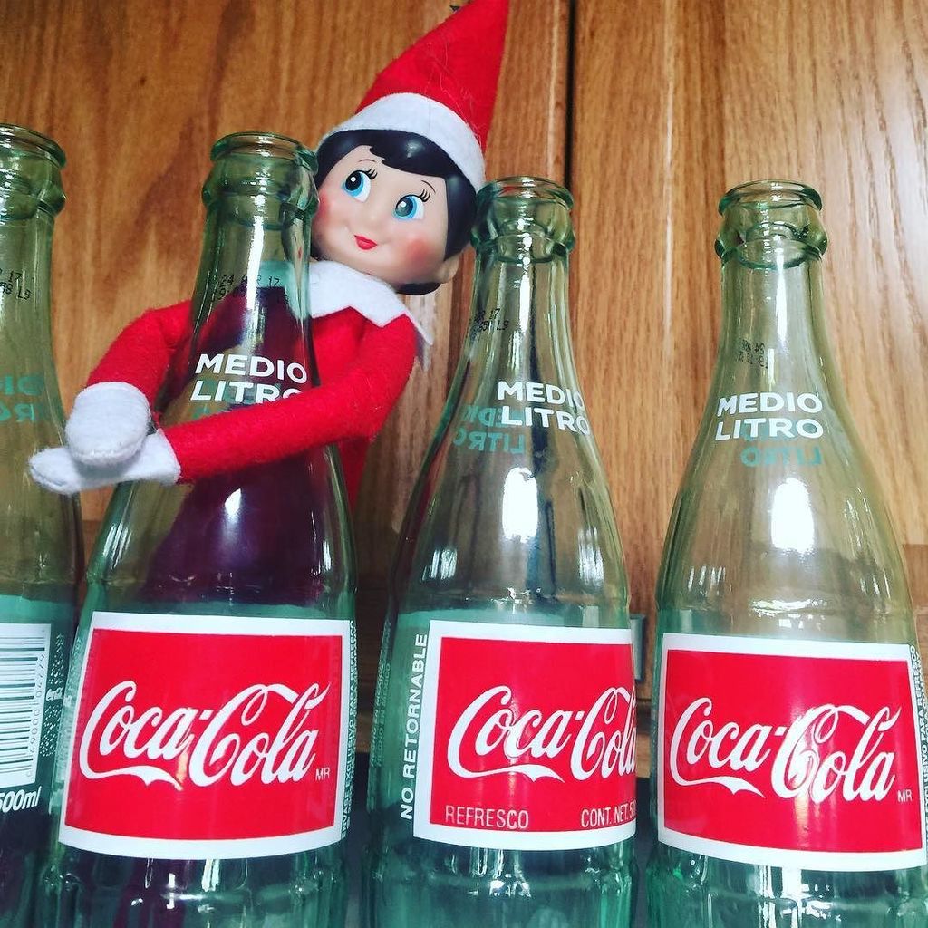 LisaMcClure's tweet image. When your elf has a serious coke problem. #elfproblems ift.tt/2hfwunm