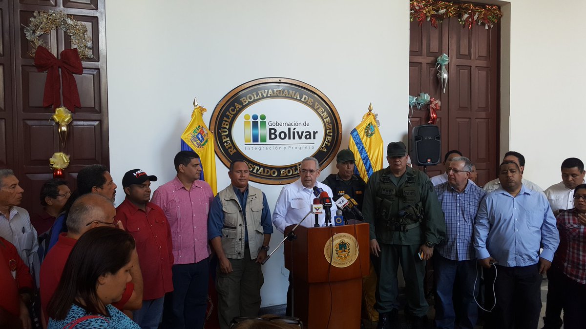 OviedoPSUV's tweet photo. Rueda de prensa rechazando los hechos violentos premeditados contra el pueblo que lleva en marcha la derecha en la región https://t.co/Rg1q2QhnCd