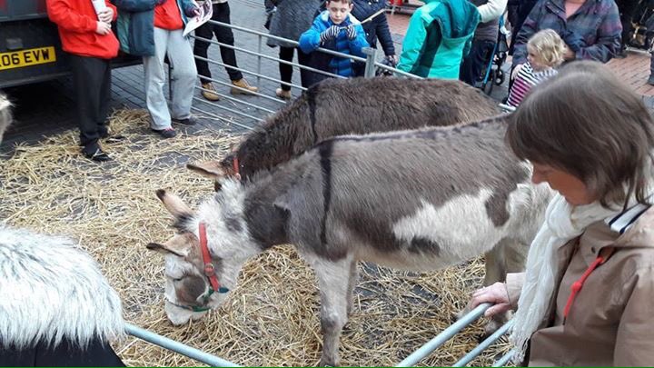 WMethodist's tweet photo. Hannah, Claire and Lauren were busy in the Market Place this afternoon in the lead up to the Live Nativity doing messy crafts with families! https://t.co/DGCf9C1eWc