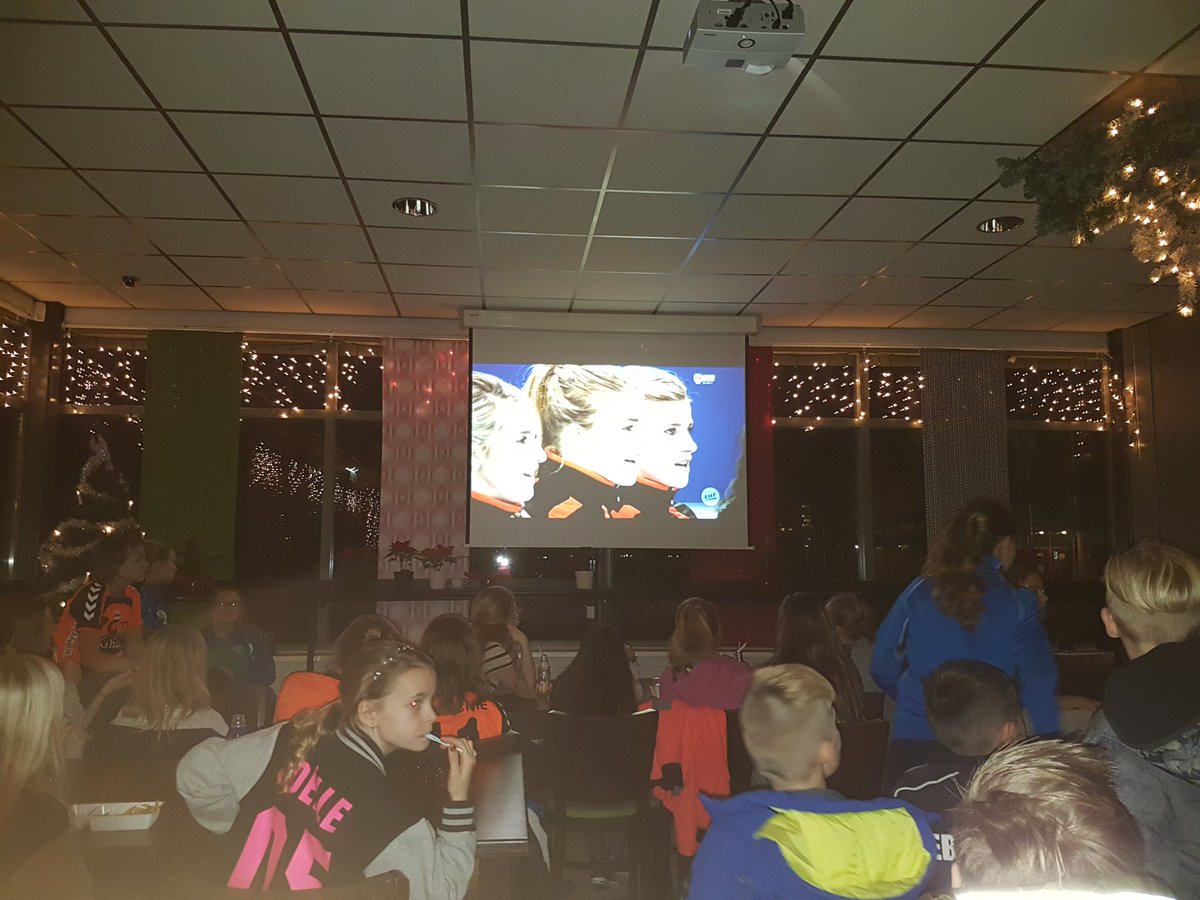 nikdex's tweet photo. Kom op meiden!!! #Handbalnl #oneteamonedream https://t.co/T8n2S4hvw9