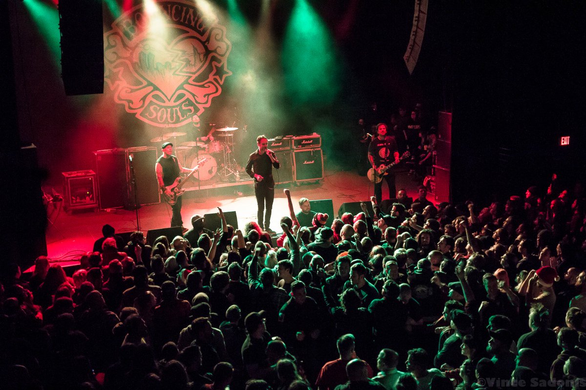 FavSightsSounds's tweet photo. Photo review of @BouncingSoulsNJ last Saturday at @UnionTransfer are now up here https://t.co/MAUWRDJo3N @Chunksaah #bouncingsouls #utphilly https://t.co/2OBcUhxfGs