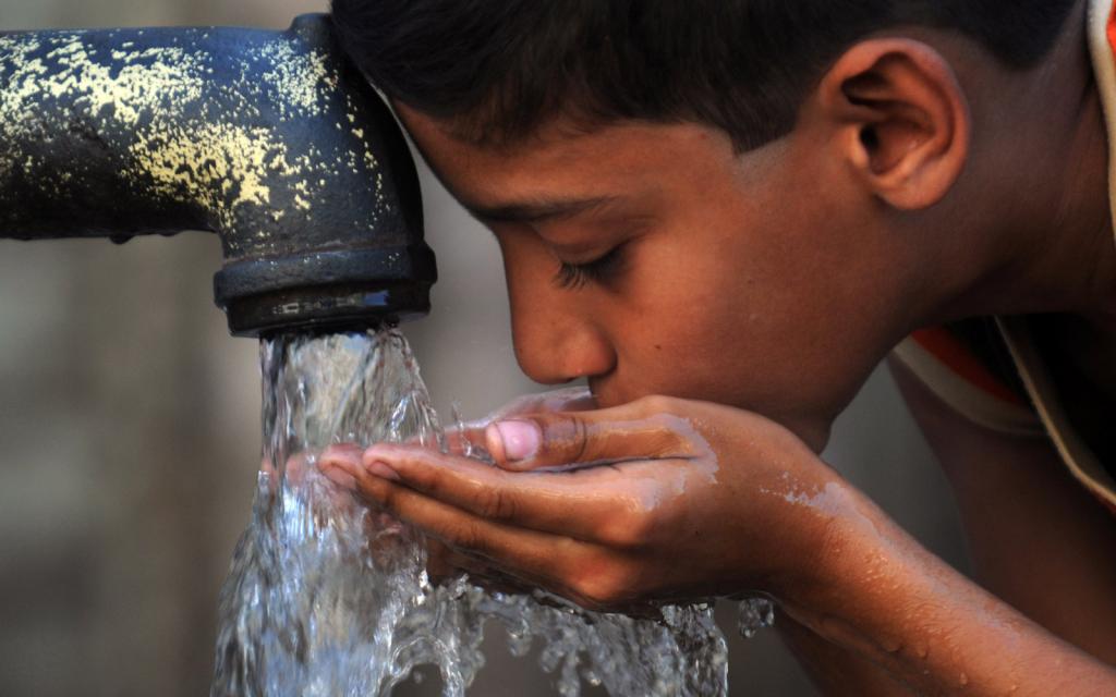 ecuavisa's tweet photo. #CIENCIA Revelan la fecha en la que se terminará el agua potable en la Tierra https://t.co/JnuXWBlA7Z https://t.co/HTCJs3gTUG