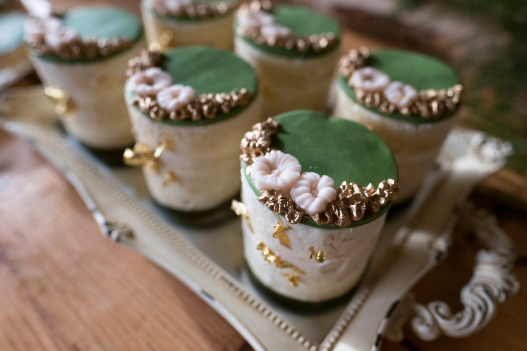 BEHIND THE SCENES // A luxe, warm, winter shoot at @burleymanor . 

Full gallery >>ow.ly/SrE6307erA3 

Photography <a href="/lemontreephoto/">Az Rehman</a>