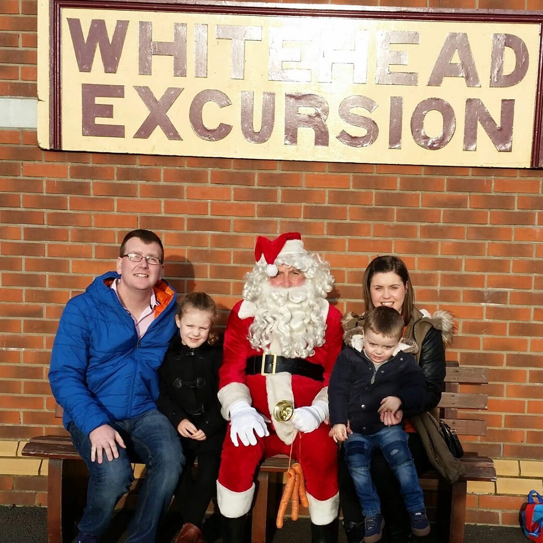 WarrenMcD_'s tweet photo. Wee family day out on the santa express train https://t.co/RVGr4iLOK7