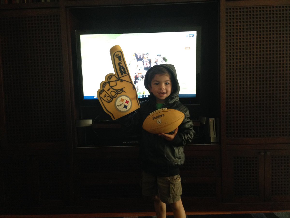 Let's go <a href="/steelers/">Pittsburgh Steelers</a> ! Domingo de NFL en <a href="/TD_Deportes/">Televisa Deportes</a> #SuperFanNFL