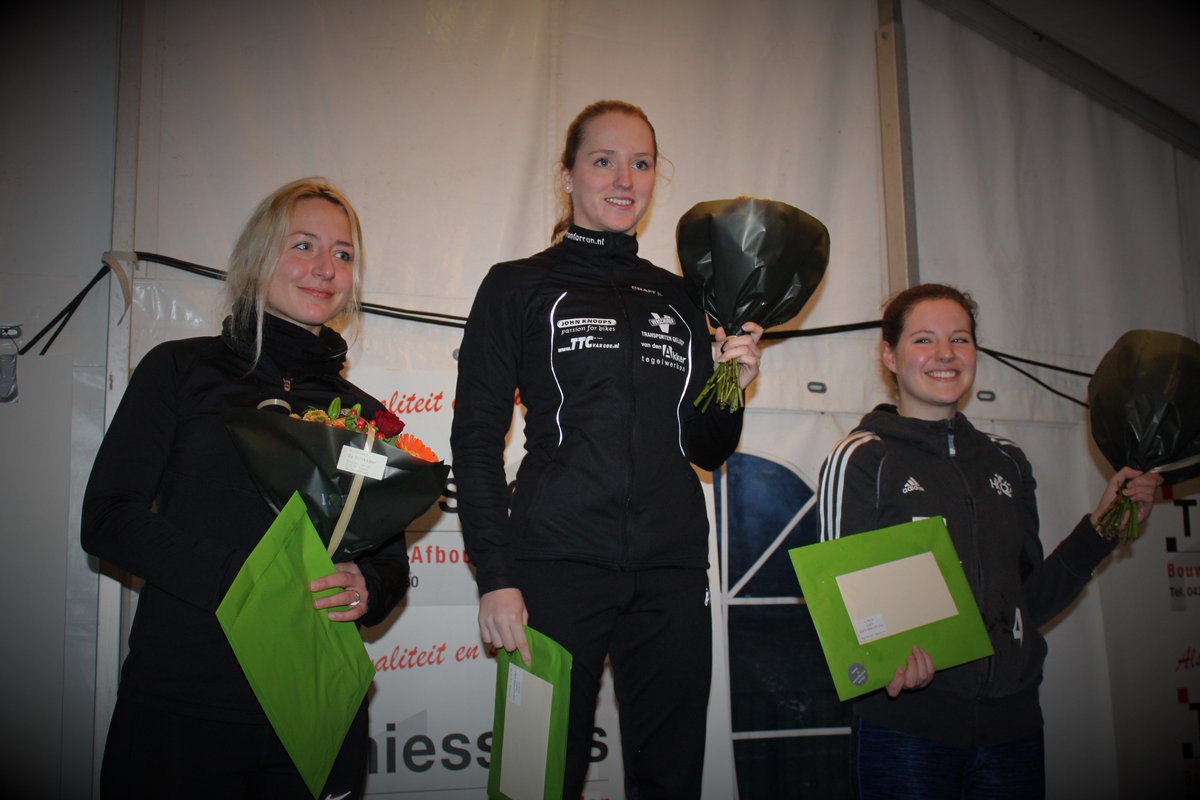 jeaninekocken's tweet photo. 1ste vandaag bij de 10,4km Mescherbergloop. Ruim 10 km klimmen en ploeteren door het Limburgse heuvelland, wat was het pittig! #ronforrun https://t.co/X9tMPmdUsa