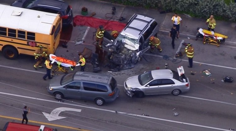 Five vehicles -- including a  school bus -- crashed in Pembroke Pines fw.to/KR2KBam https://t.co/R9PX3tbaON