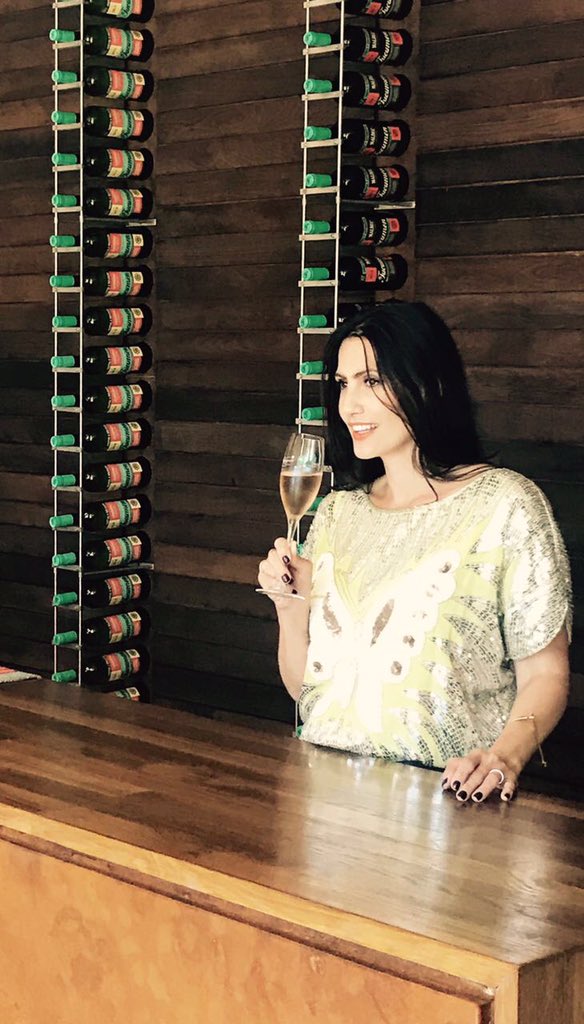 Nuevo look #campaña #lanzamiento #fotos #Brindis <a href="/BudeguerBodega/">BodegaBudeguer</a> gracias !!!