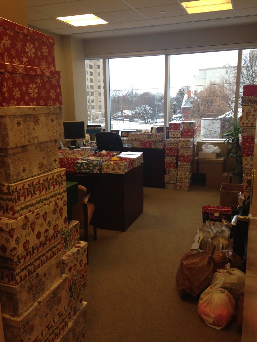 YolaVentresca's tweet image. So proud of team @LernersLLP! 114 shoeboxes for women in need this holiday @shoeboxcanada @ldnshoebox #community #shoeboxproject #ldnont