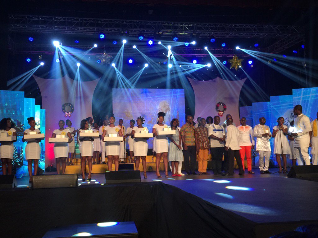 Unsuspecting cherished customers are surprised with birthday gifts #MTNCarols2016