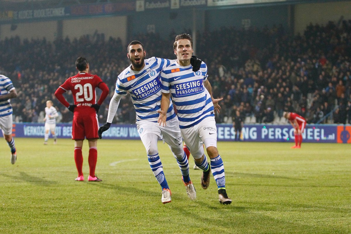 DeGraafschap's tweet photo. Lekker zeg! Een overtuigende zege op De Vijverberg: 4-1! #graalm 🔵⚪️

https://t.co/l3KdXxmz0O https://t.co/4ujWTJ0edc